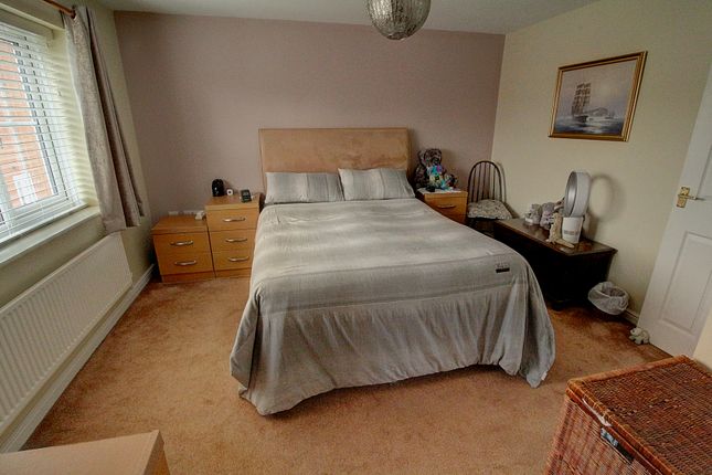 6, Coombe Drive, Nuneaton photo 3