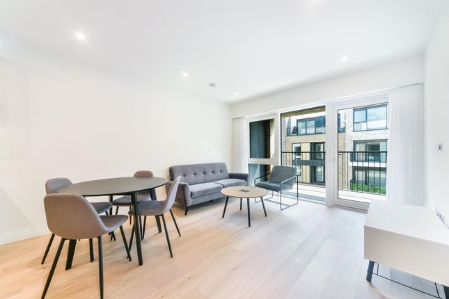 Thumbnail Flat to rent in Westwood Building, Chelsea Creek, London
