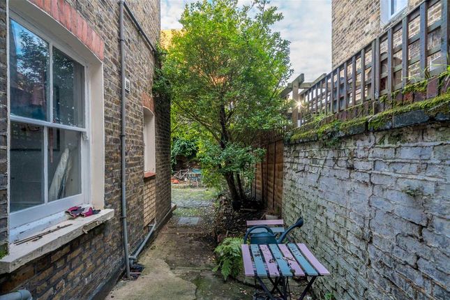 Property for sale in Dunster Gardens, London