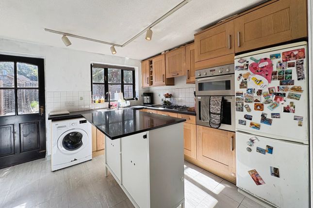 15, Coney Grange, Bracknell photo 2
