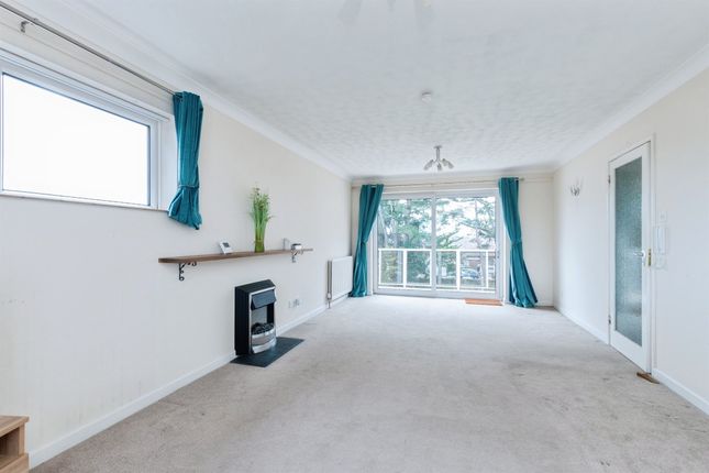 Flat 8, Byron Court, Library Road, Ferndown photo 3