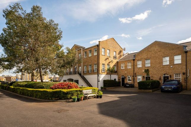 Flat to rent in Rotherhithe Street, Rotherhithe, London