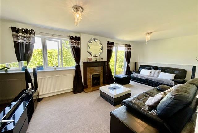 128, Meadow Gate Avenue Sothall, Sheffield photo 3