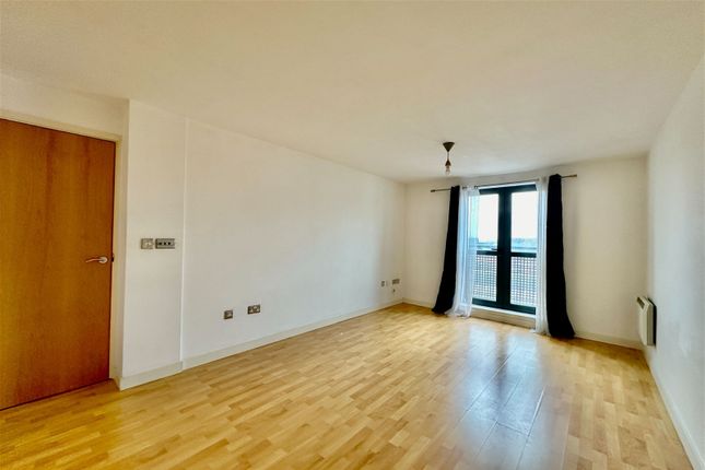 Flat for sale in Queens Dock Avenue, Hull