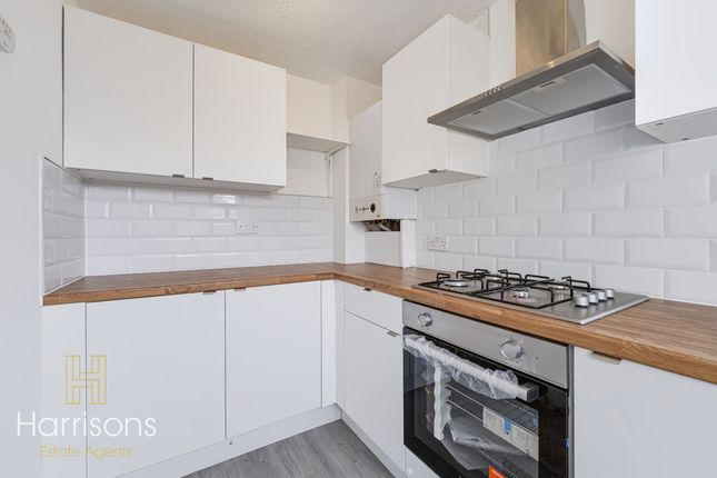 8, Lansdowne Close, Tonge Moor photo 3