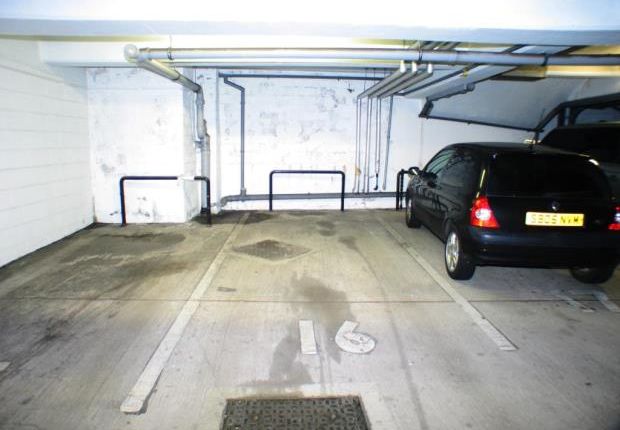 Parking/garage to rent in High Riggs, Edinburgh, Midlothian