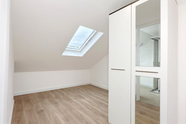 Flat 6, 2, Fransfield Grove, London photo 4