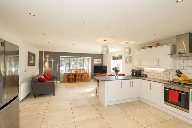 3 Willow Farm Court, Sheffield photo 4