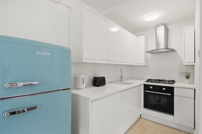 Flat A, 11, Ronver Road, London photo 3
