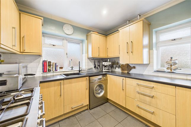 11, Covey Close, Farnborough photo 3