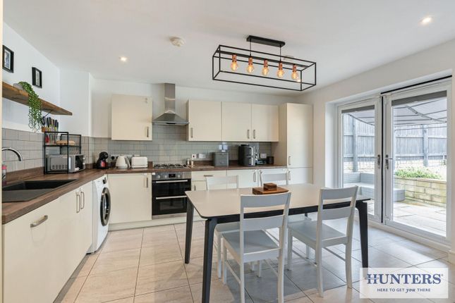 30, Brompton Drive, Bradford photo 4