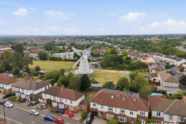 21, Cranborne Gardens, Upminster photo 3