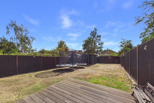 135, Rochester Avenue, Feltham photo 3