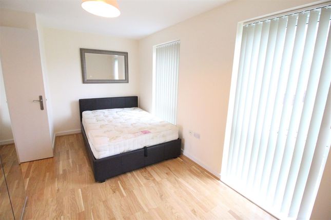 69, Martlesham Walk, London photo 5