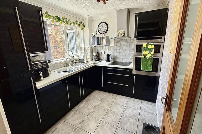 47, Bamburg Close, Corby photo 2