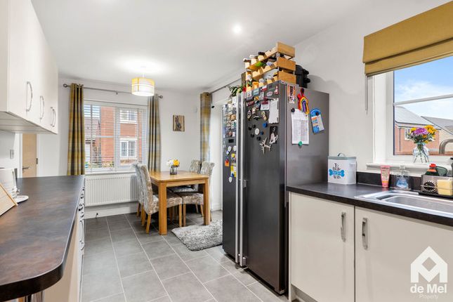 11, Ashton Crescent, Tewkesbury photo 3