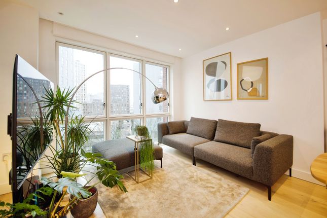 Flat for sale in 8 Arniston Way, London