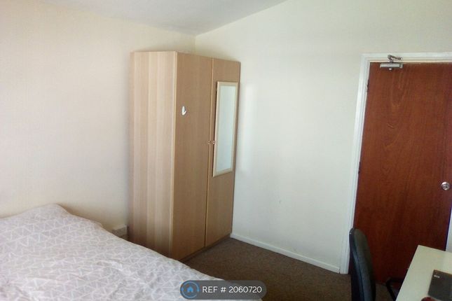 Room to rent in Avebury Close, Salford
