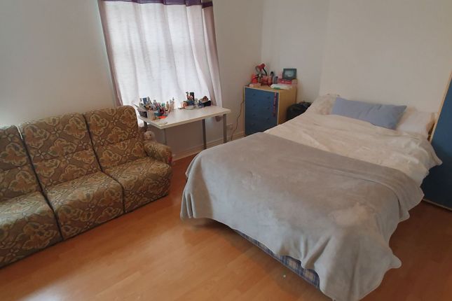 89 Richards Street, Cardiff photo 4