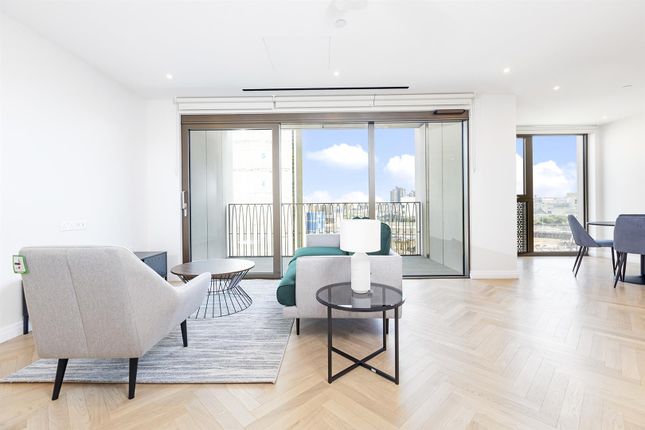 Flat for sale in 1 Parkland Way, London