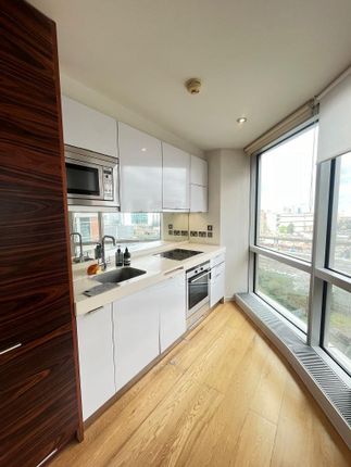 Flat to rent in Ontario Tower, 1 Fairmount Avenue, Blackwall, Canary Wharf, London