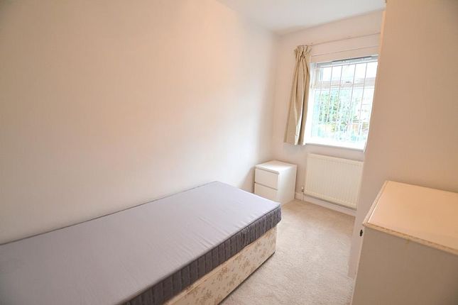 4, Freston Park, London photo 2