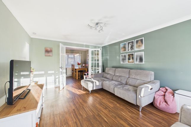 6 General Roy Way, Carluke photo 2