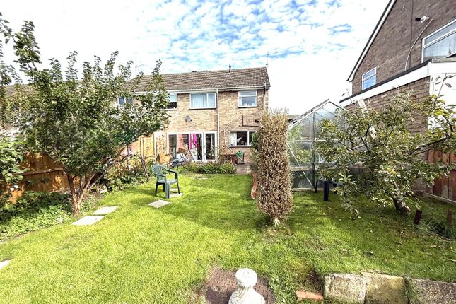 19, Bush Drive, Rugeley photo 2