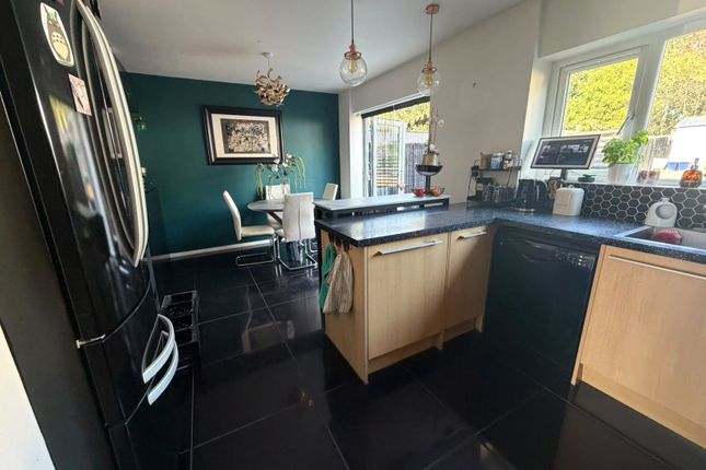 59, Tennyson Walk, Kent photo 4