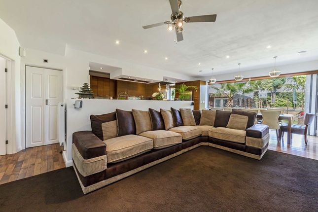 41, Oaklands Avenue, Isleworth photo 4