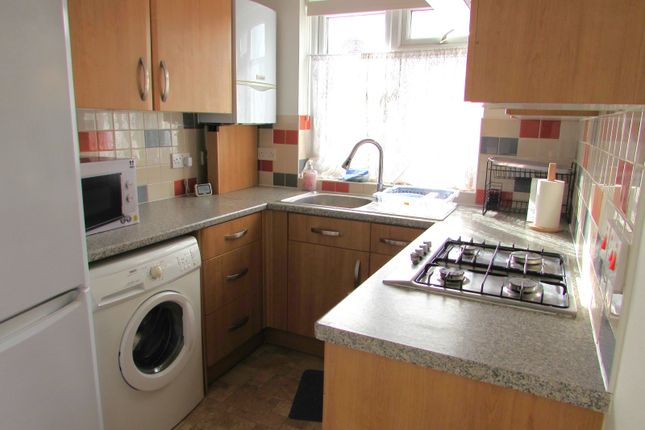 Flat to rent in Gordon Road, Harrow, Middlesex