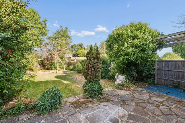 3 Perry Mead, Bushey photo 4