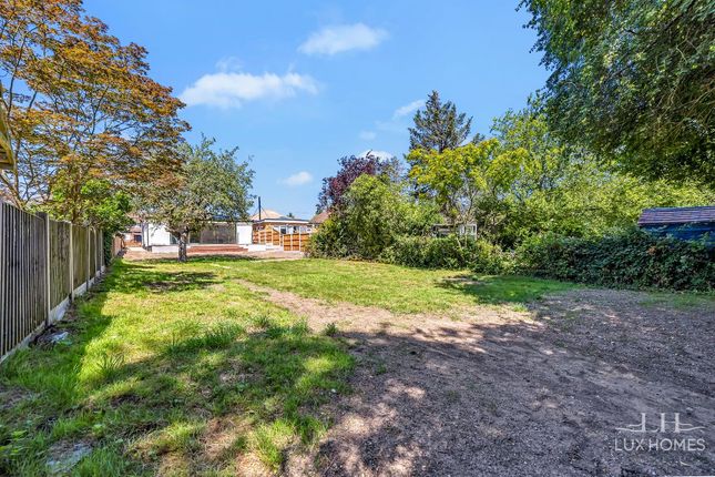 118 Wingletye Lane, Hornchurch photo 2