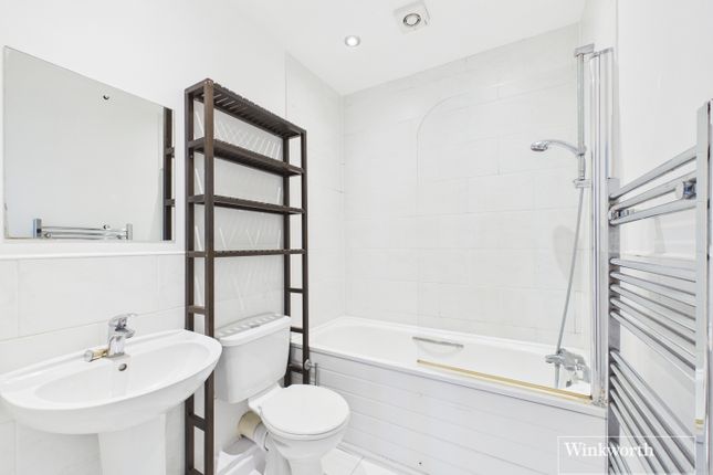 11 Alexander Court,, Sunningdale Gardens, London photo 2