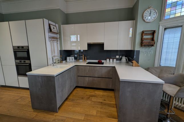 Flat 2, 58, Earls Avenue, Kent photo 2