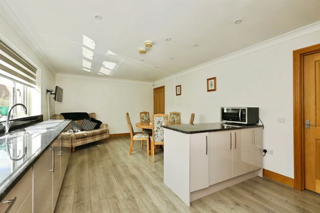 11, Tudor Villas, Retford photo 4