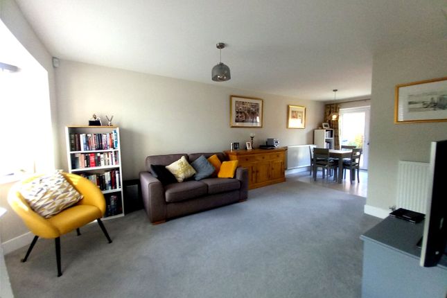 30, Foxglove Way, Sheerness photo 5