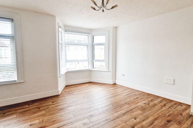 Flat 3, 20 Wellwood Road, Essex photo 3