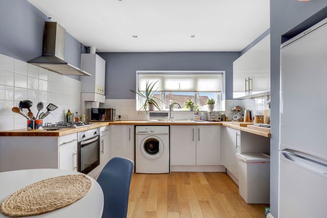16 Holly Avenue, Nottingham photo 4