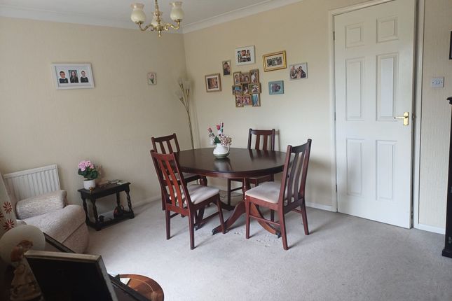 41, Princess Close, Northampton photo 4