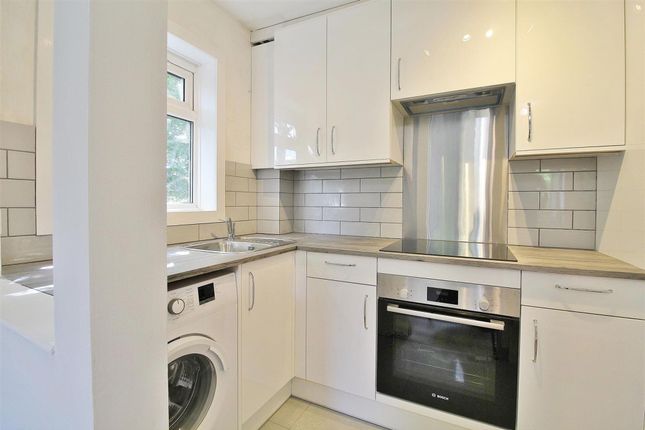 31 Heather Close, Isleworth photo 3