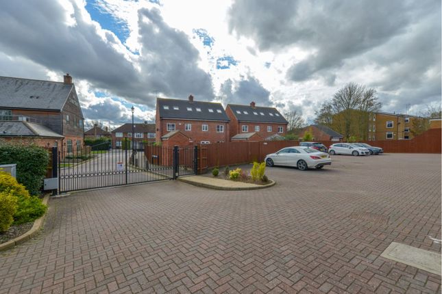 Cole Green Lane, Welwyn Garden City AL7, 3 bedroom semi ...