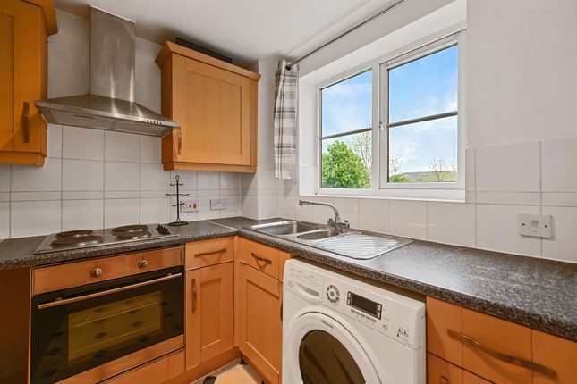 94, Windmill Drive, London photo 3