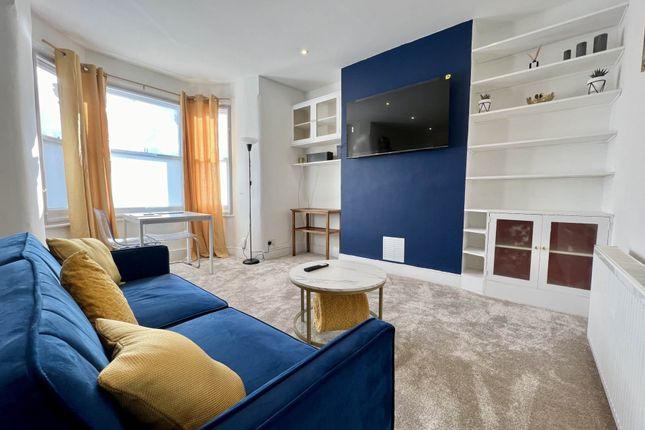 Flat B, Willingdon Road, London photo 3