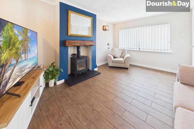 12 The Holmes, Wolverhampton photo 3