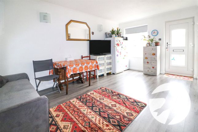 32, Guild Road, Erith photo 2