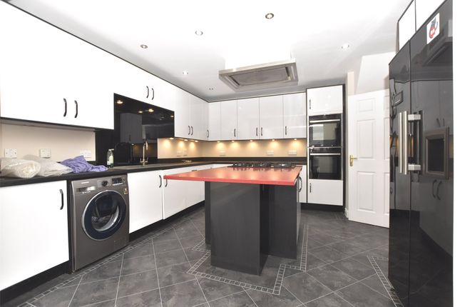 12, Middlewood Close, Somerset photo 4