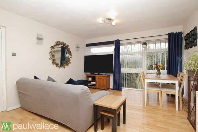 35 Barclay Court, Park View, Hoddesdon photo 2