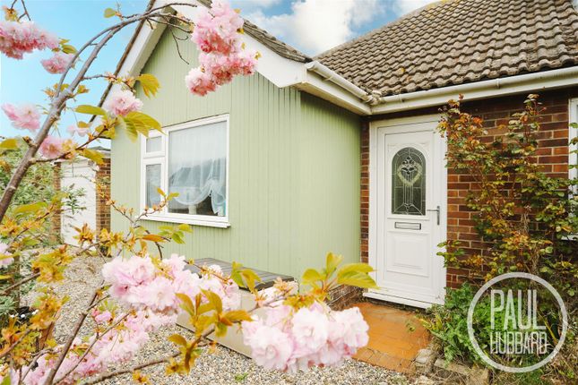 12, Manor Park Road, Lowestoft photo 4