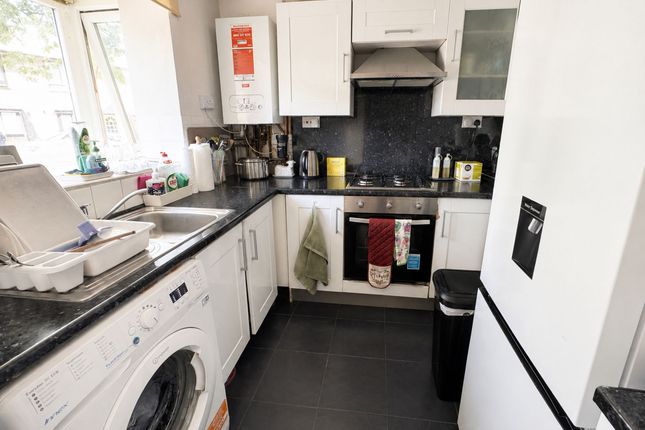 9 Avenue Road, Romford photo 3